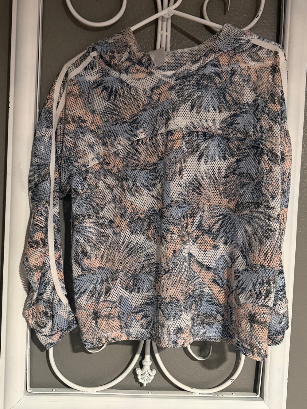 Lightweight Palm-Print Long Sleeve Top in Peach & Blue